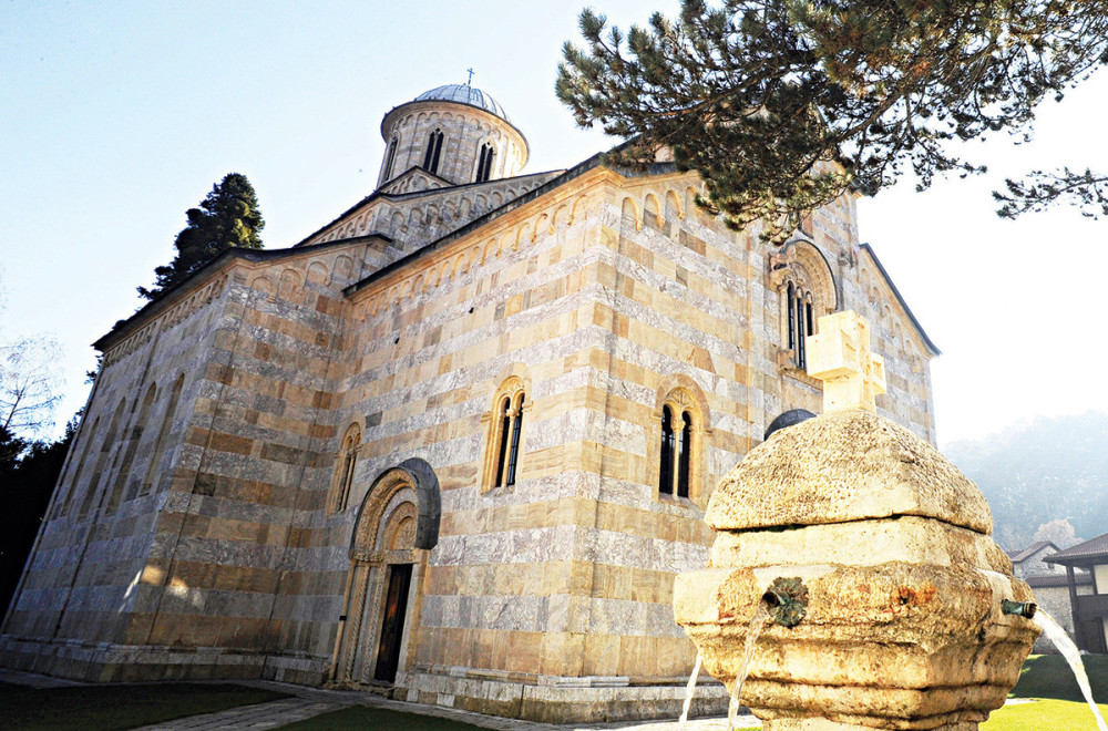 Albanci nam otimaju Dečane!