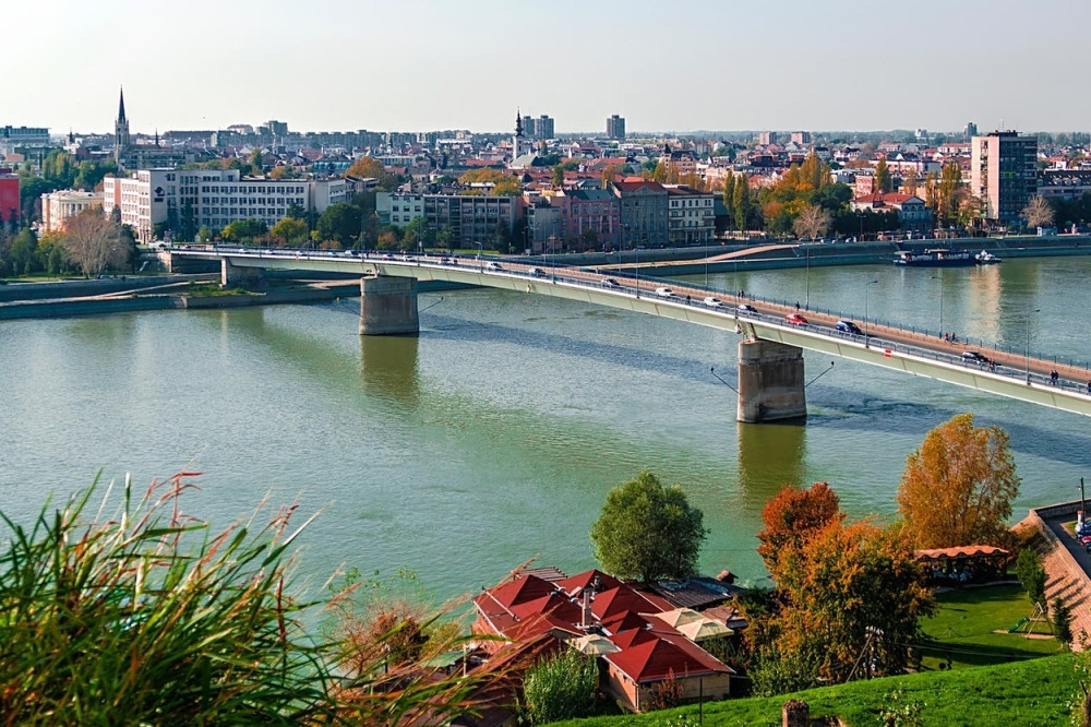 Bura zbog pokušaja smene profesorke