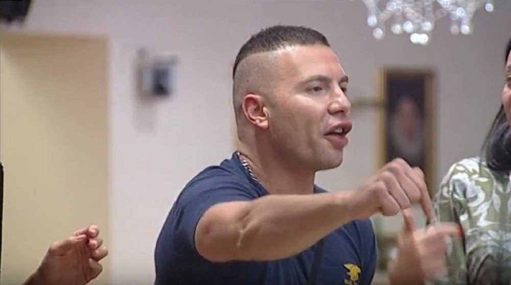 Brendon: Vesna je primitivna vračara!