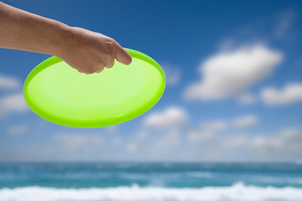 Postigao koš "frizbijem" kroz noge