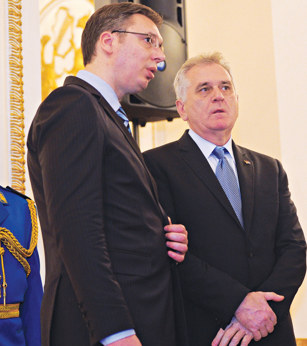 Nikolić prepušta Vučiću upravljanje krizom