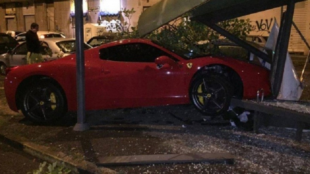 Pijani Kaseres slupao "ferari"! (FOTO)