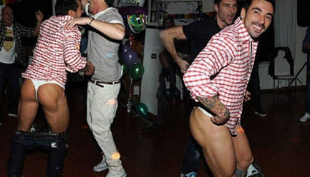 Laveci pokazao tange na žurci! (FOTO)