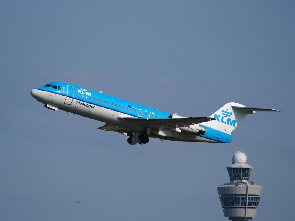 Putnik pomešao vrata aviona i toaleta!