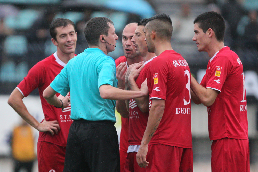 Oumaru se bacio kao u bazen, ni govora o penalu!