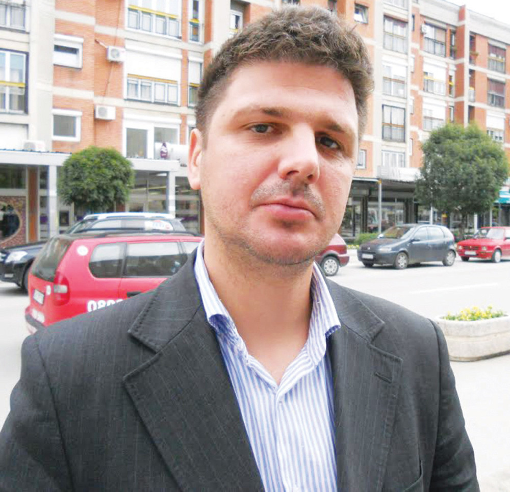 Jugović: Vučić, Vulin ili ja!