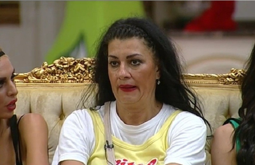 Isplivale eksplicitne slike Saške Karan! Grudi na izvolte! (FOTO 18+)