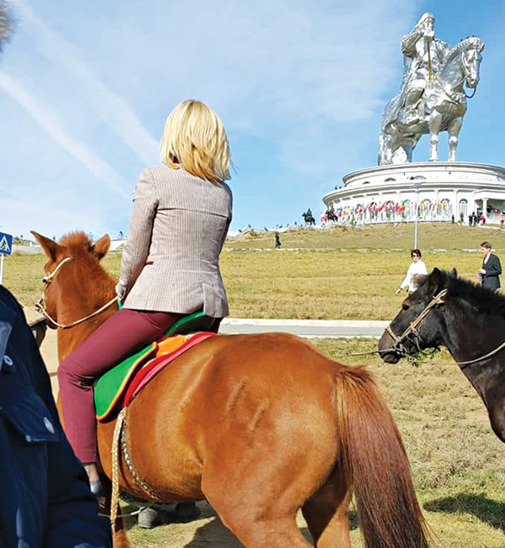 Dijana i Ana zaratile zbog vojne obuke!