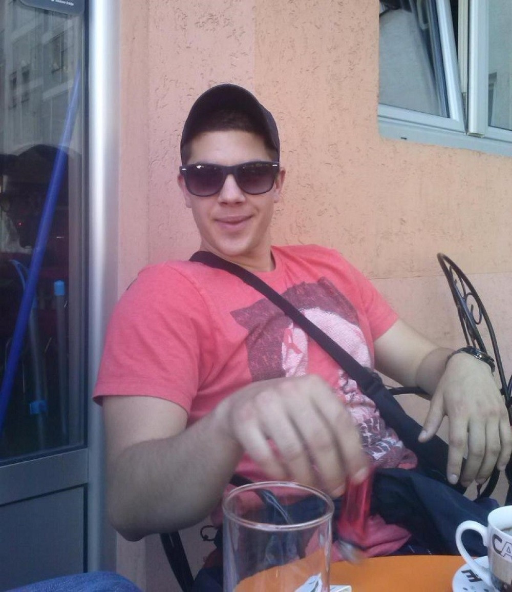 Uhapšen diler pored gole devojčice!