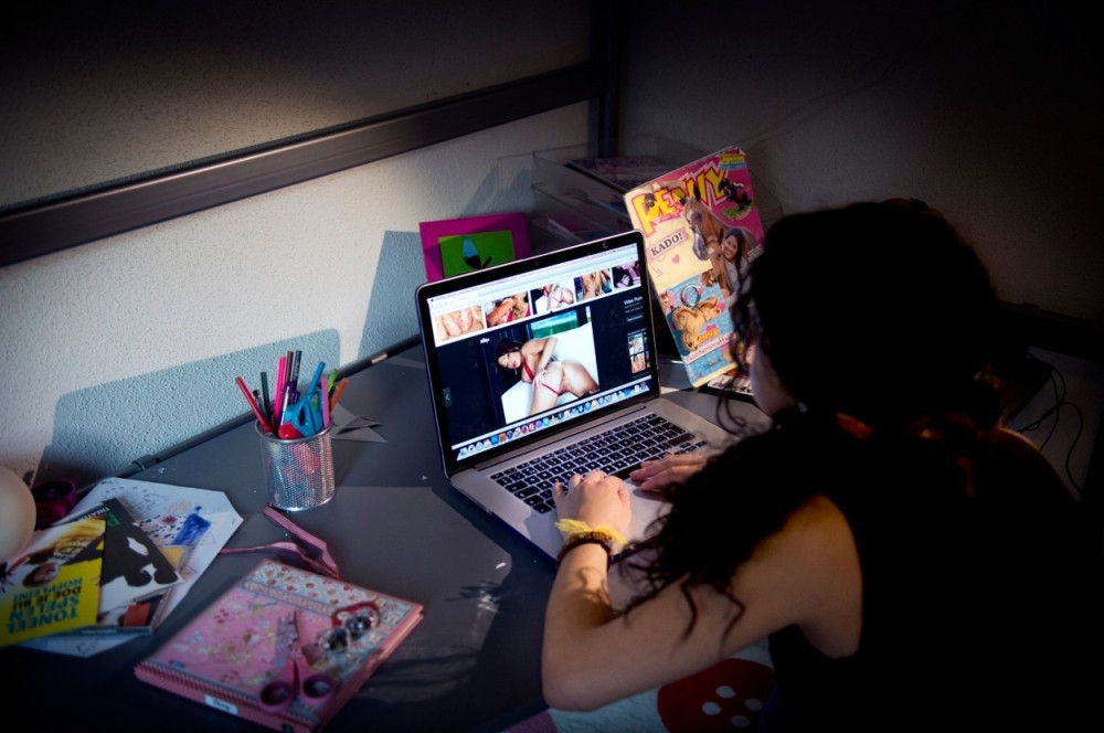 Na Fejsbuk kačila gole fotke prijateljicine ćerke (14)