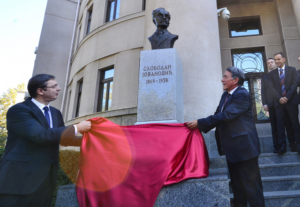 Vučić otkrio bistu Slobodana Jovanovića (FOTO)