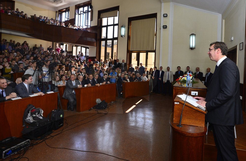 Vučić: Srbija izlazi iz krize!