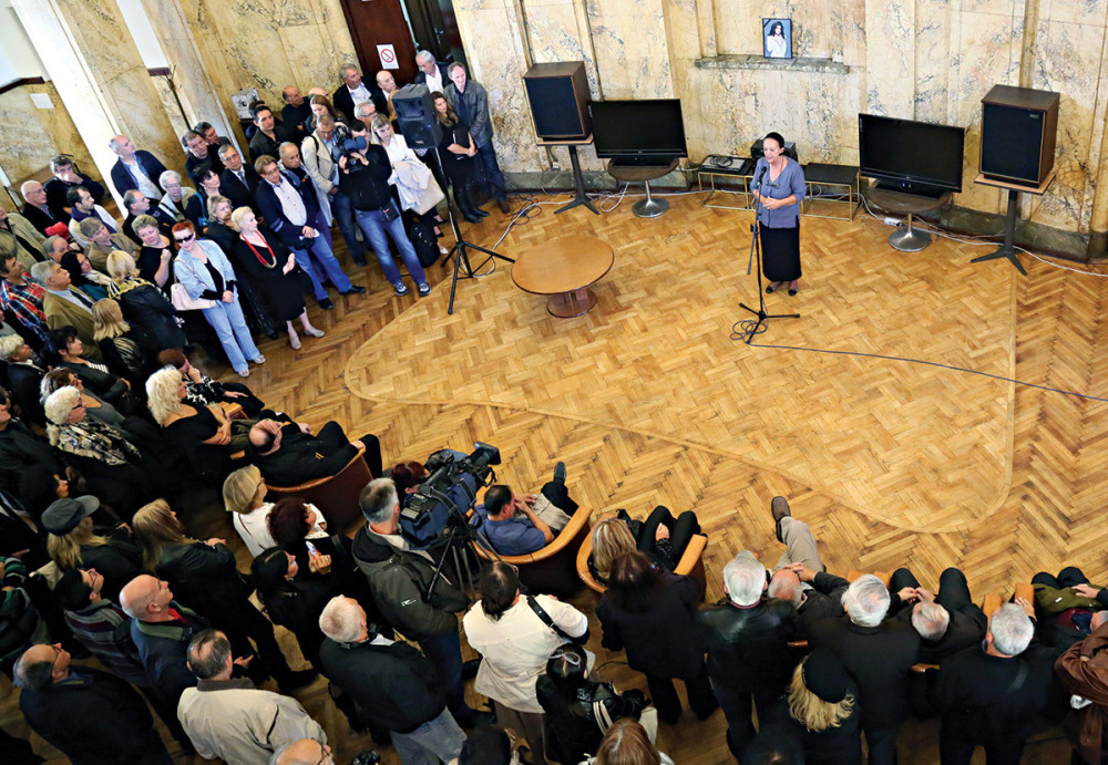 Mesec si pomračila svojim odlaskom