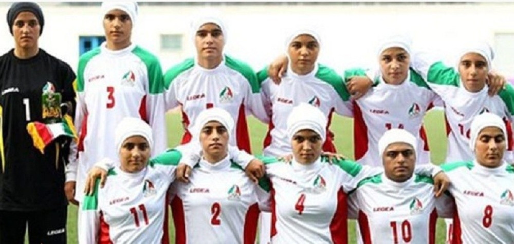 Osam transvestita igra za žensku reprezentaciju!