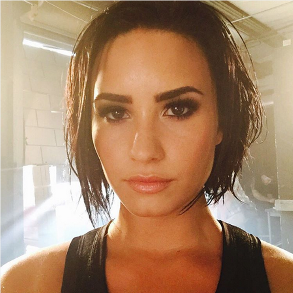 Demi Lovato pokazala deo tela, a za to je imala poseban razlog! (FOTO/VIDEO)