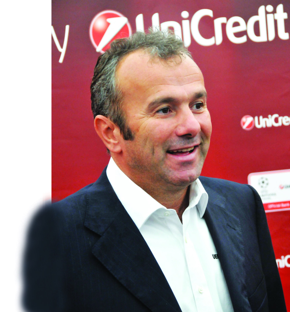 E, moj Miho, Baloteli ti je kao krava!