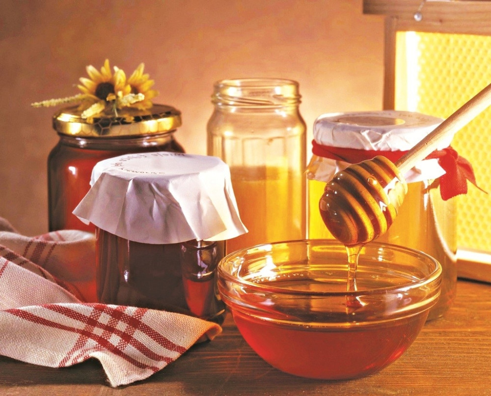 Evo kako da sami napravite kapi za nos, sirup za grlo, Kleopatrinu kupku, melem...