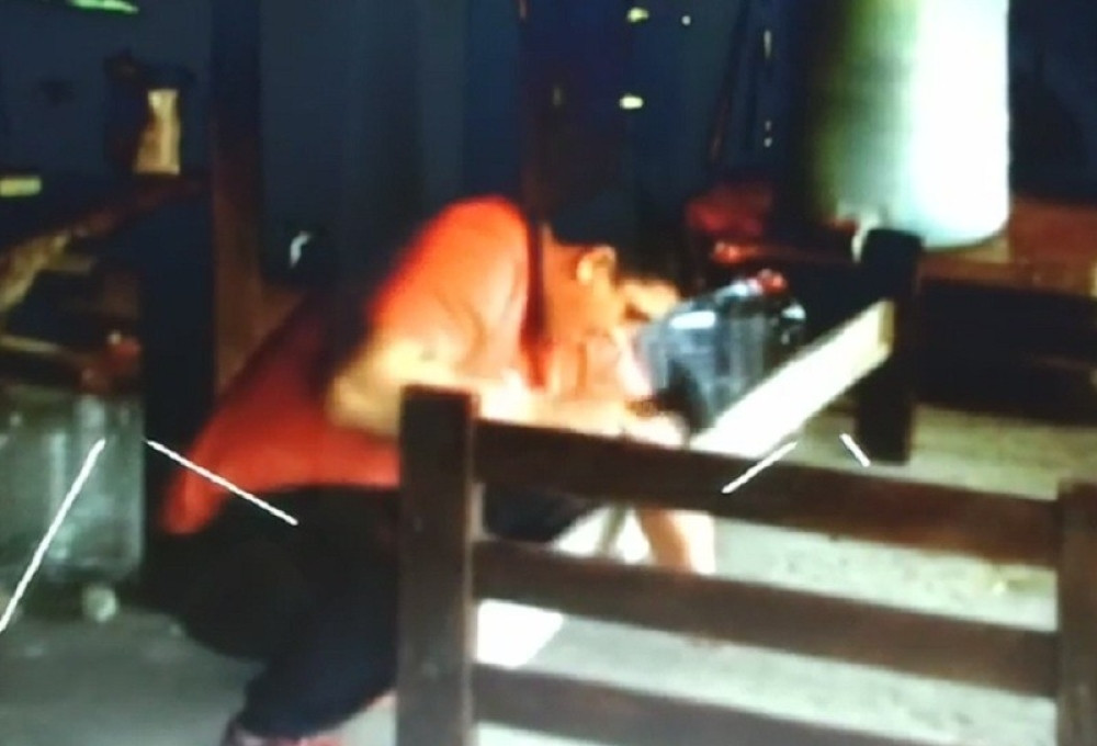 Ovako Kristijan pravi krevet (VIDEO)