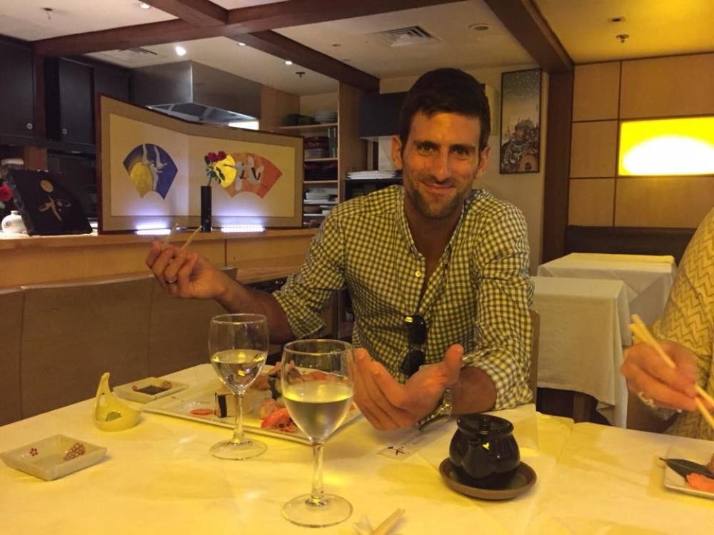 Nole trenira sa sinom (FOTO)