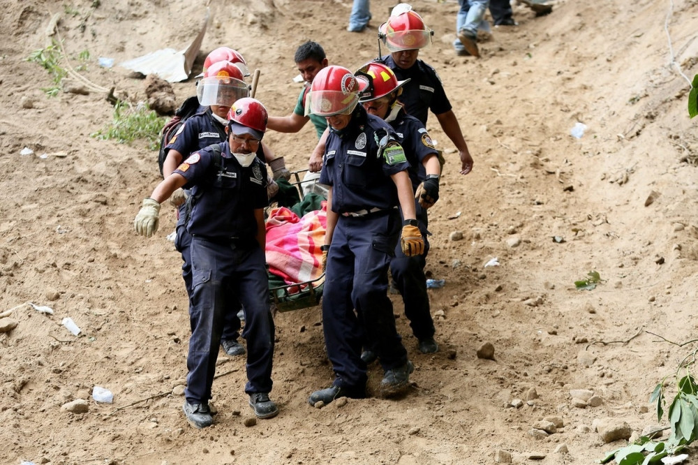 Zemlja progutala kuće, najmanje 87 mrtvih