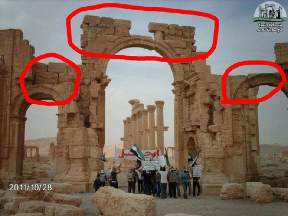 Islamisti uništili i Trijumfalnu kapiju