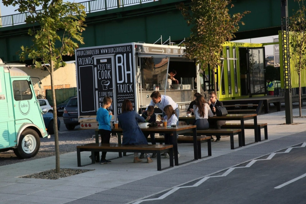 Mali uživa sa porodicom