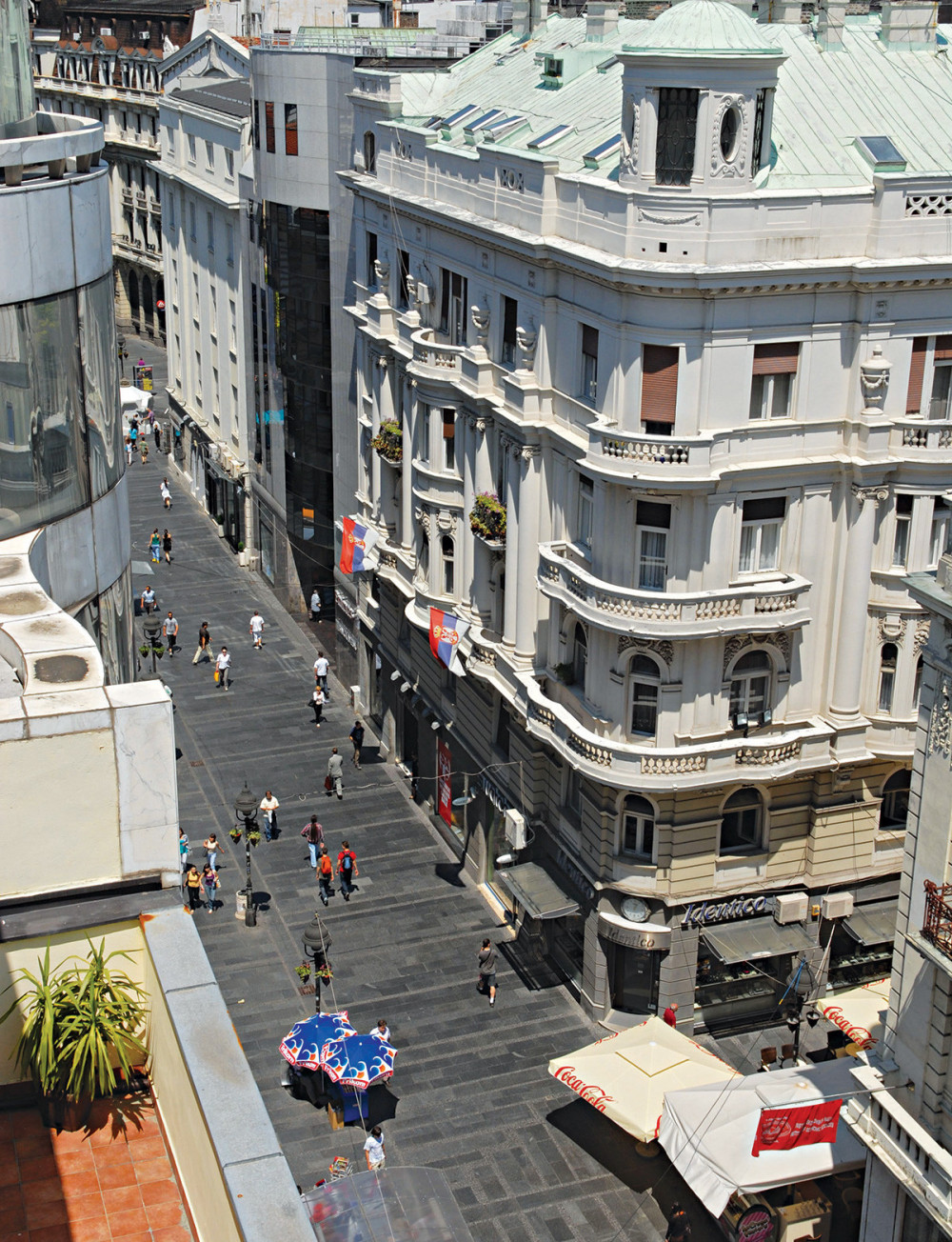 Cela Knez Mihailova u rukama biznismena!