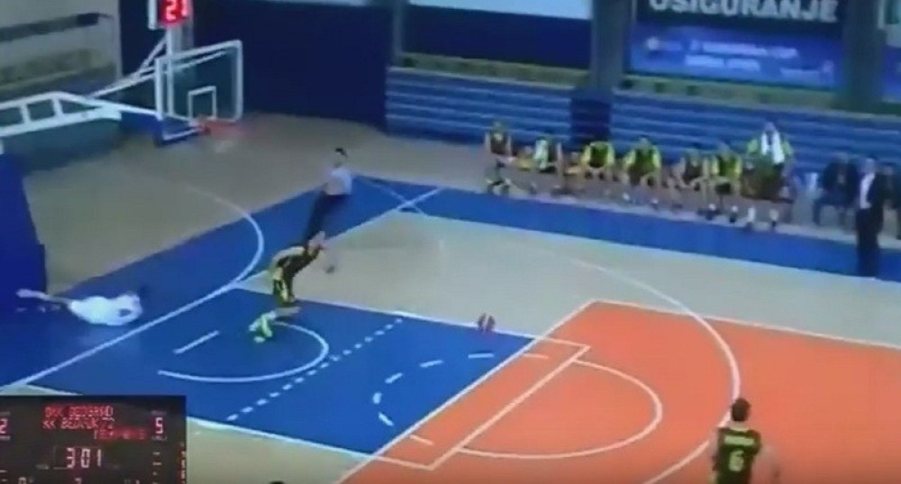 Stravičan pad Luke Mitrovića! (VIDEO)