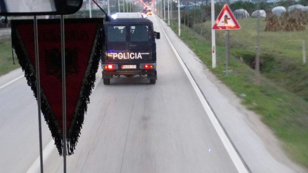 Kamenovan autobus "orlova"! (FOTO) (VIDEO)