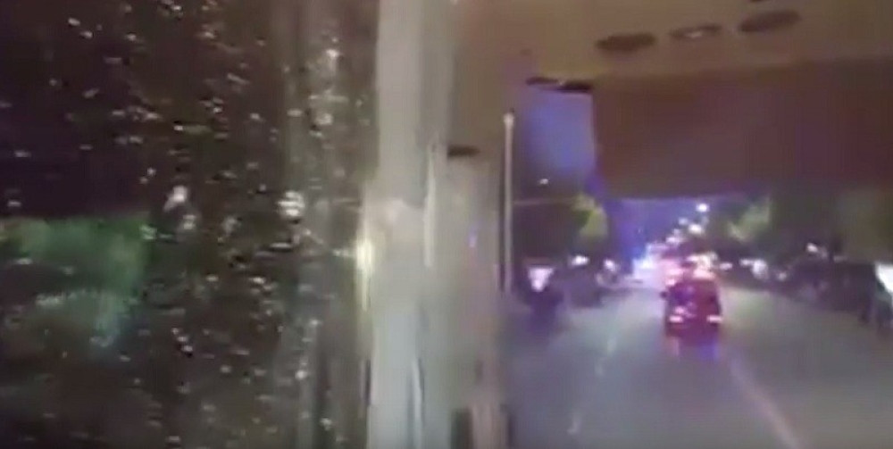 Trenutak kada kamenica pogađa naš autobus! (VIDEO)