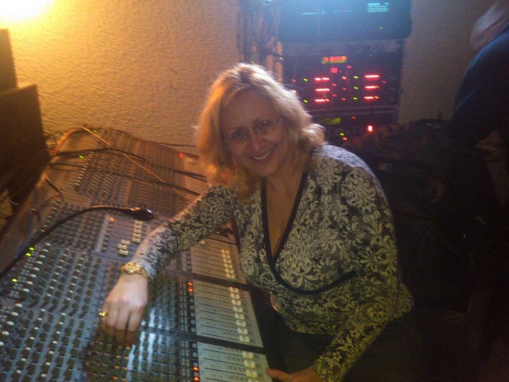 Srpska pevačica snimila pesmu o migrantima