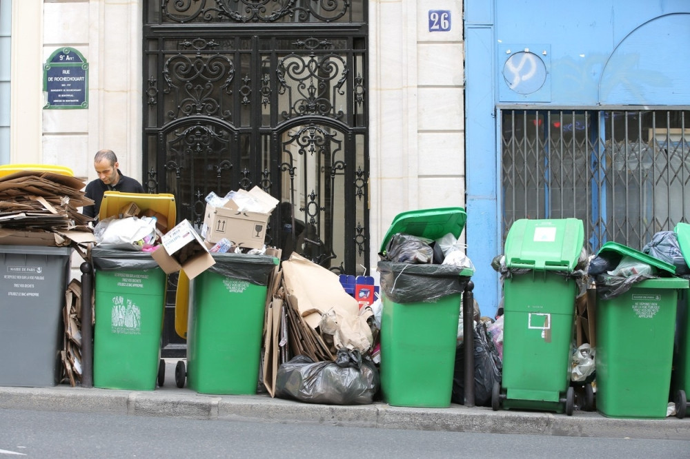 Da li biste se javili prijatelju da ga vidite kako pretura po kontejnerima? (ANKETA)