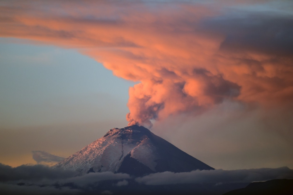 Najaktivniji evropski vulkan polako klizi ka moru!