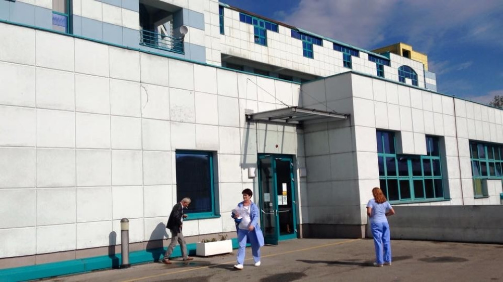 Pacijent skočio sa četvrtog sprata UKC! Nije mu bilo spasa