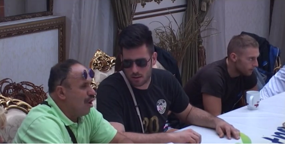 Željko će da otpusti kućnu pomoćnicu kad dođe kući!