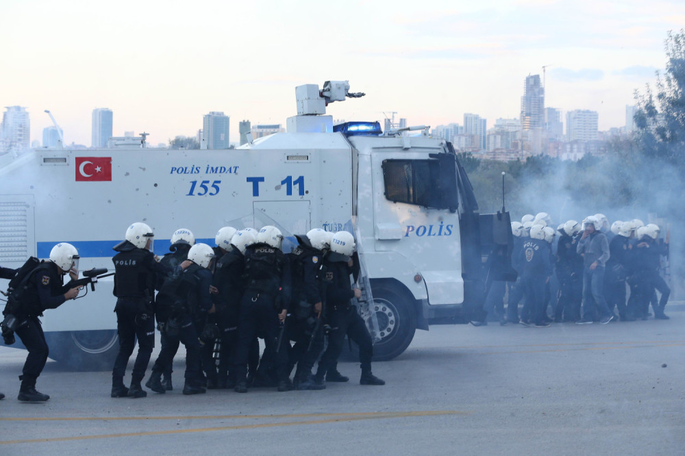 Poginulo najmanje pet policajaca