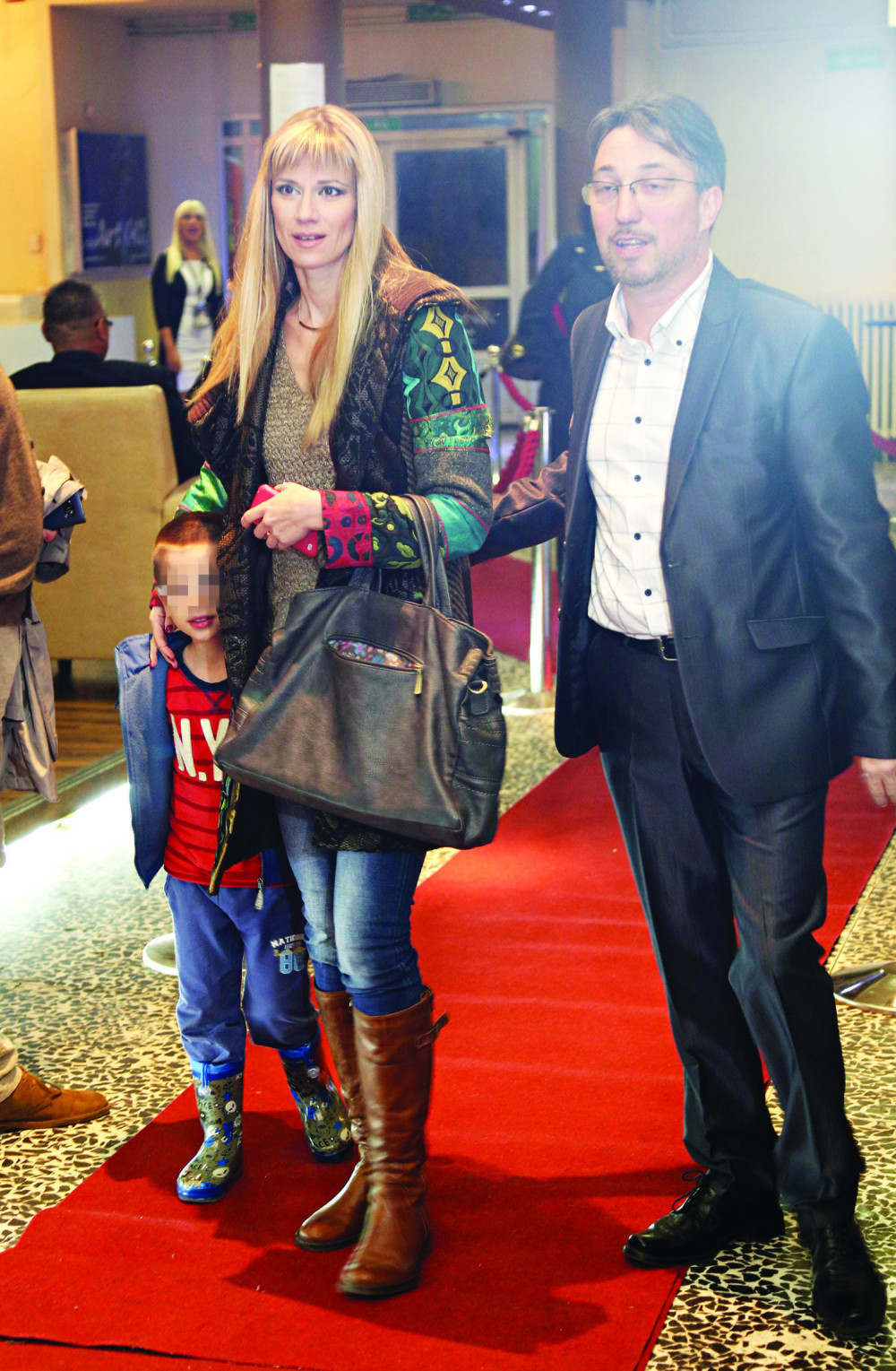 Mina po nagradu došla sa sinom (FOTO)