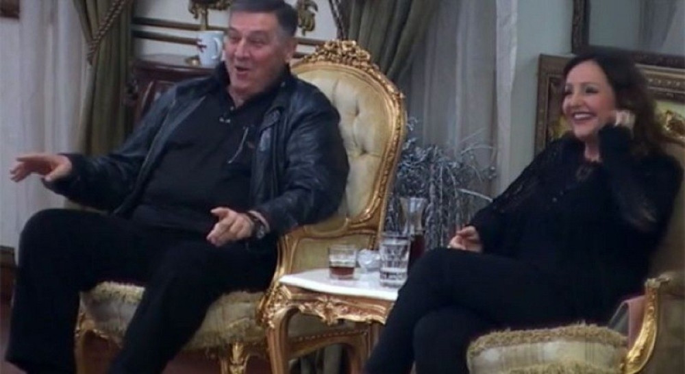 Vesna: Mrko, čekaju vas promene!
Mrka: Nova žena?