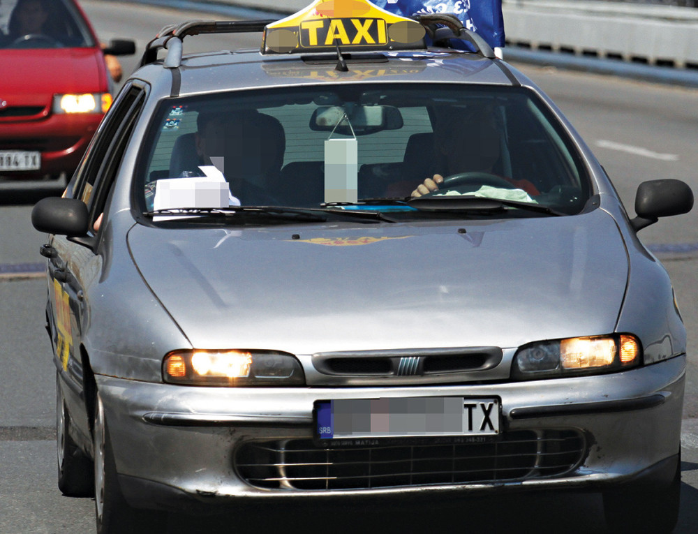 Ucenjivao taksistu snimkom seksa!