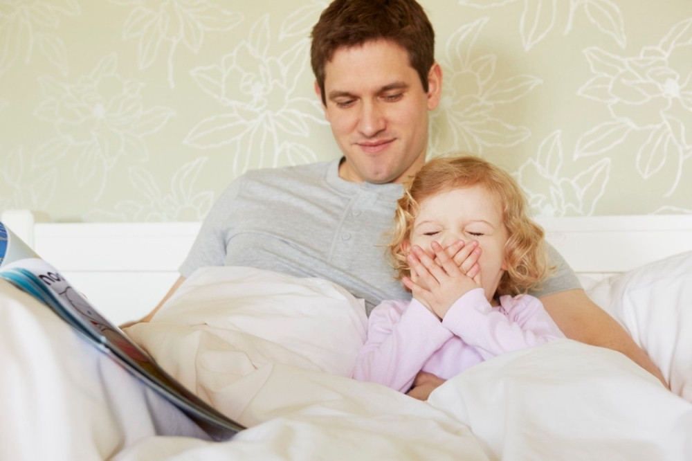 Priče za laku noć zanimljivije kada ih priča tata