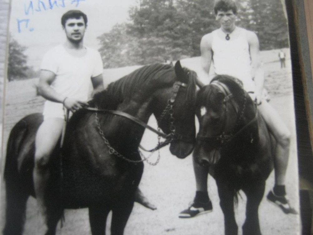 Ovaj momak danas je velika rijaliti zvezda!