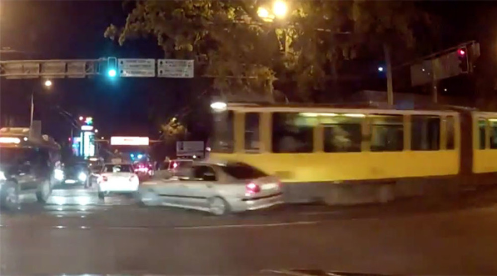 Tramvaj bez vozača proleteo kroz raskrsnicu! (VIDEO)