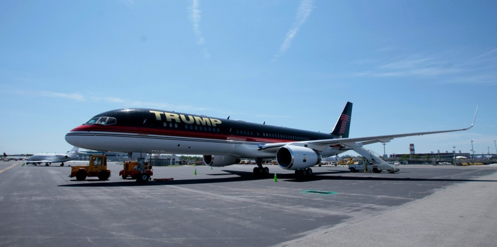 Ovo je Trampov luksuzni avion za kampanju!