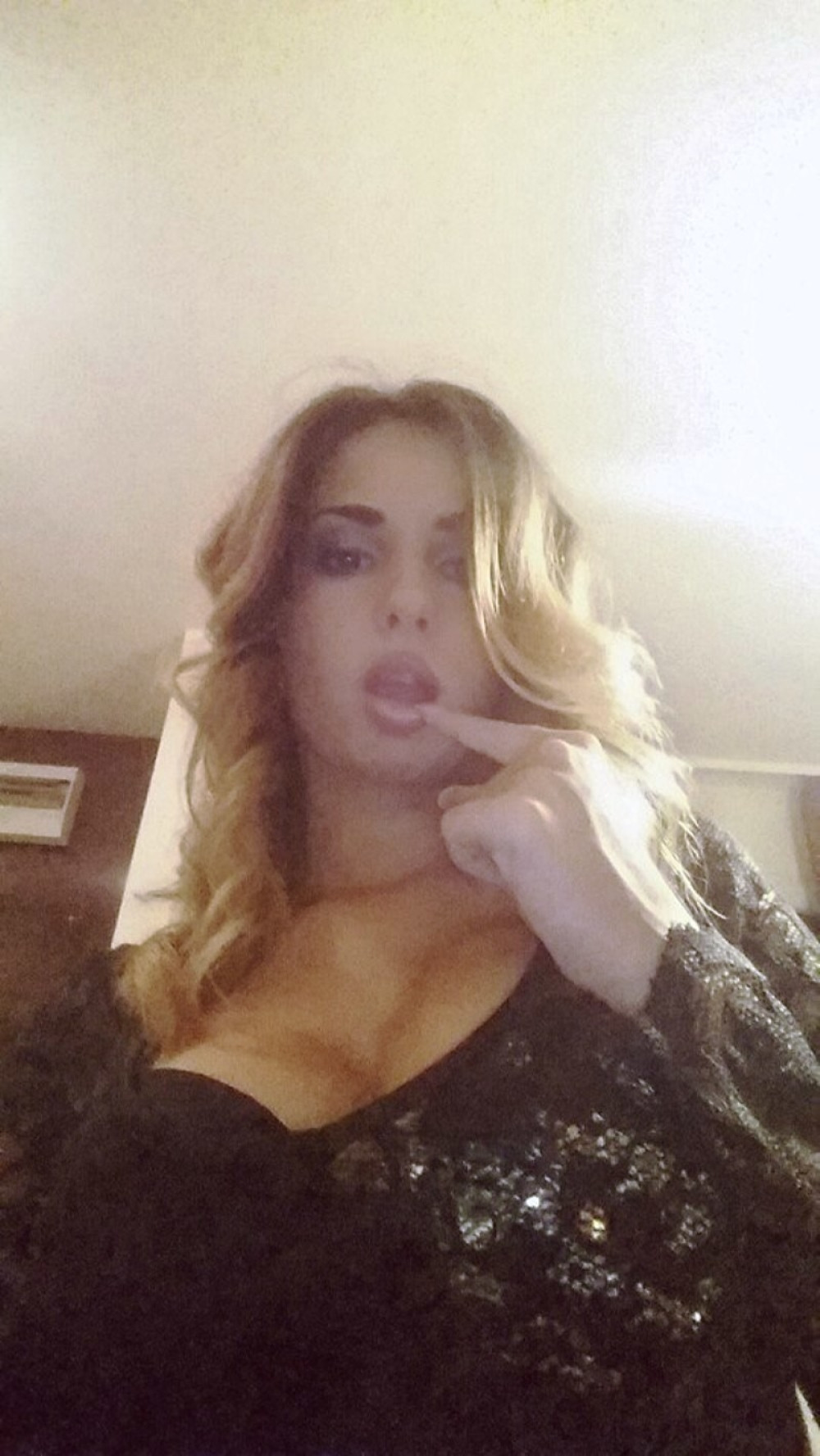 Seksi Sandra dečku "zamalo" rasturila brak (VIDEO)