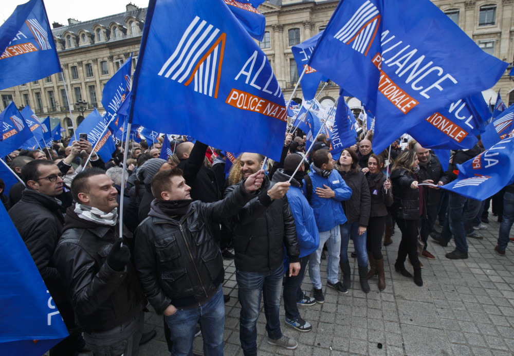 Francuski policajci blokirali Pariz