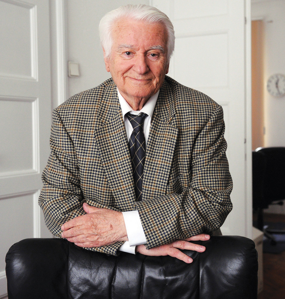 Mićun predstavio knjigu memoara!