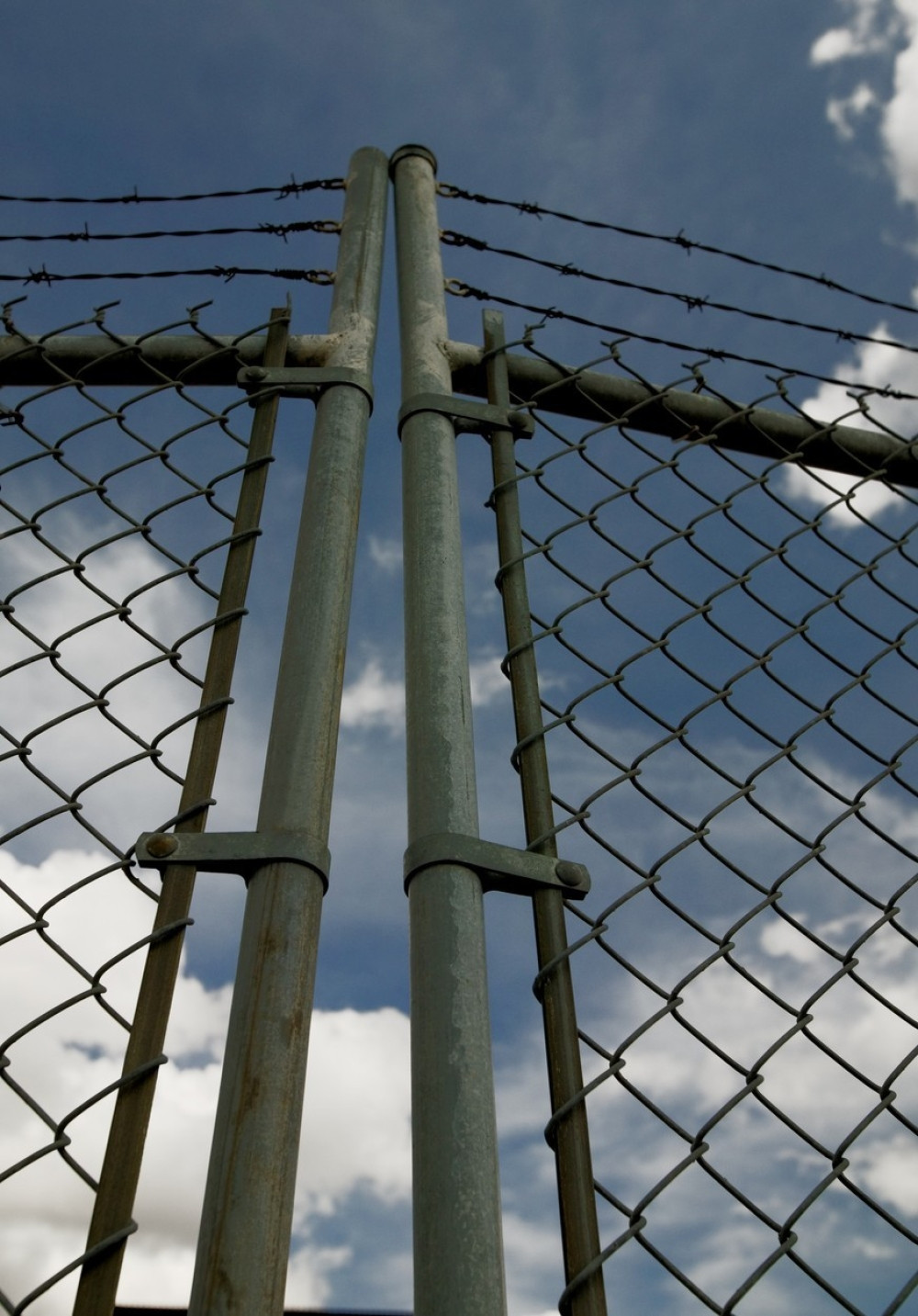 Upad u zatvor, 11 ubijenih, 930 zatvorenika pobeglo