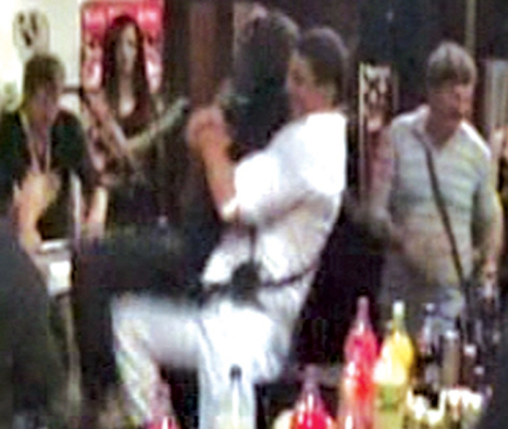 Kristijan guzio Staniju, balerinu hvatao za grudi