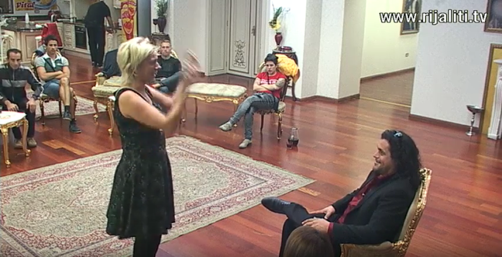 Čupo ušao, Jelena doživela nervni slom! (FOTO)