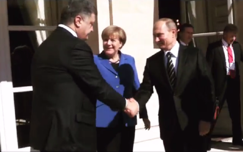 Porošenko zabranio snimak na kome se rukuje sa Putinom (VIDEO)